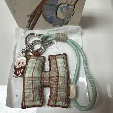 POPmart Labubu H형 체크 무늬 키링