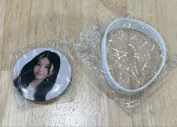 ILLIT GLITTERDAY 캡슐 토이 원희 캔뱃지 러버 밴드