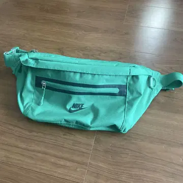 NIKE 바디백 웨스트 파우치 그린