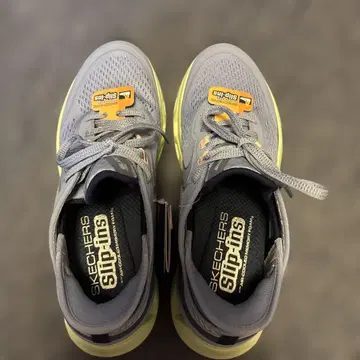 SKECHERS slip -ins 24cm