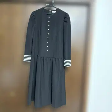 새상품급 보더스 앳 발코니 블랙 원피스 버튼 포함 36