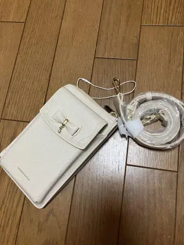 Samantha vega, 사만다 타바사, 스마트폰 숄더백