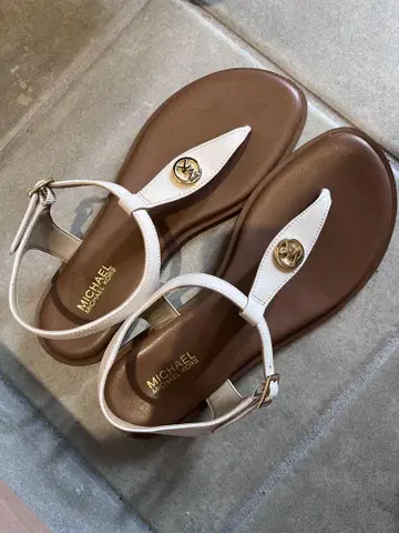 MICHAEL KORS 화이트 플립플랍