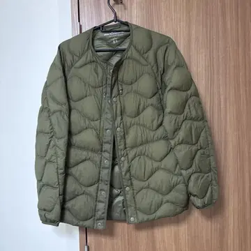 UNIQLO 화이트 마운티니어링 울트라 라이트 다운