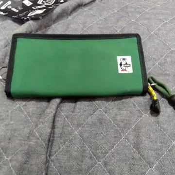 CHUMS 그린 컬러 로고 장지갑