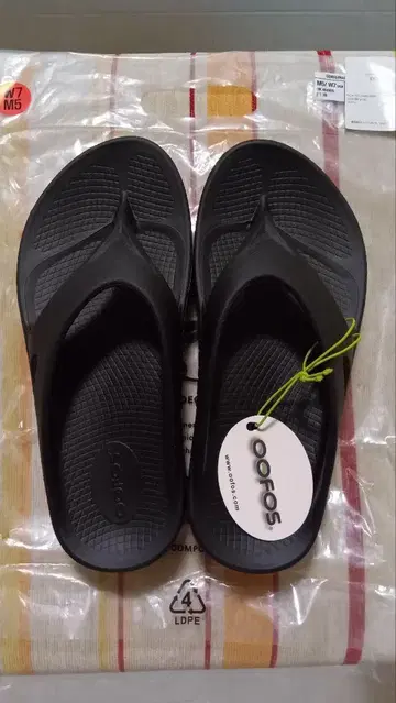 oofos 샌들 black 24cm
