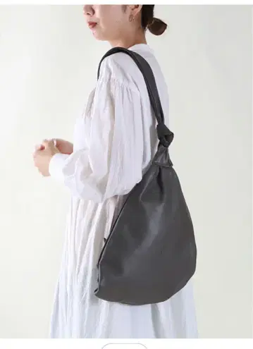 새상품급 폰타타 CAND BODY BAG