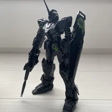 MG 유니콘 건담 리서큘레이션 컬러 조립 완료 키트