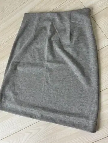 그레이 타이트 스커트 무릎 기장