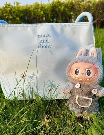 mucu and ebony 라이트 블루 숄더백