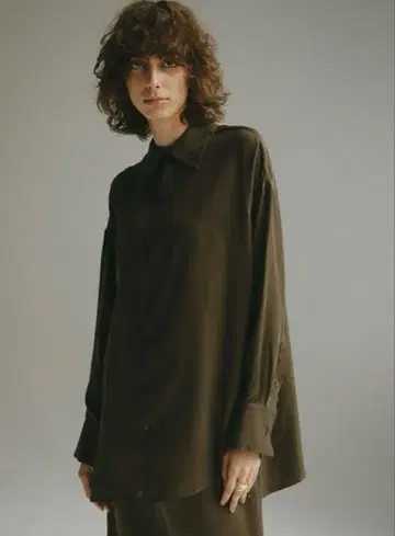 HER. 빅 카키 셔츠