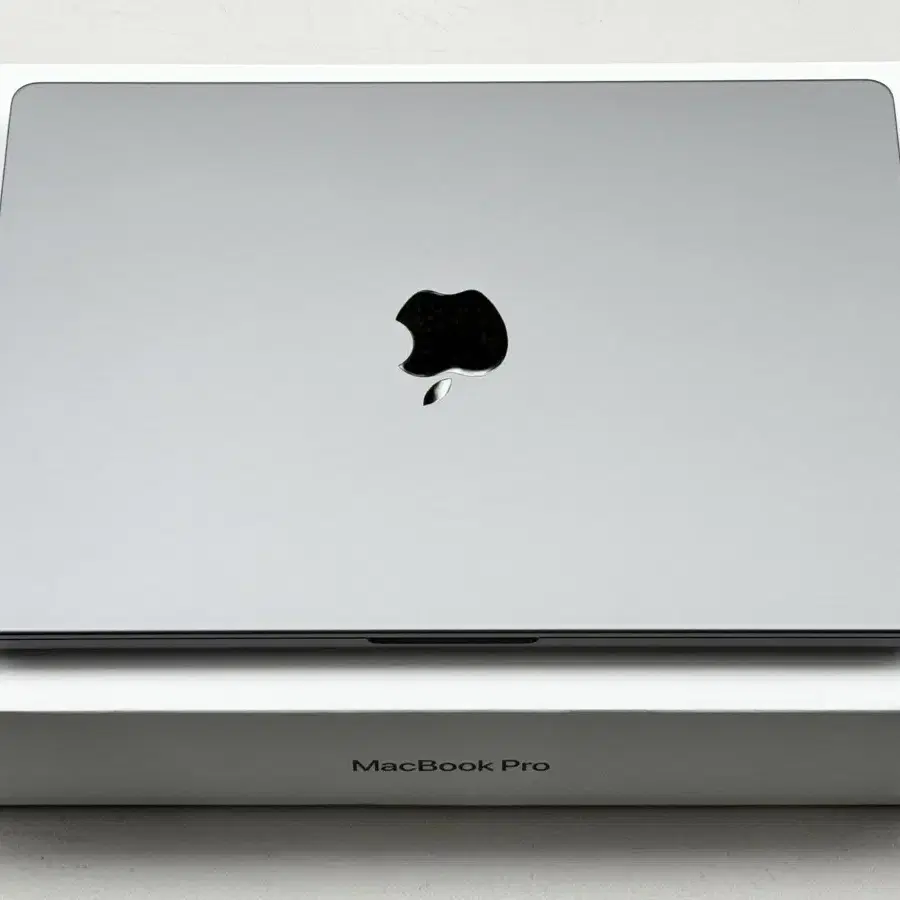 MacbookPro M1Pro 32GB 512GB 14インチ CTO MacbookPro M1Pro 32GB 512GB 14インチ CTO APPLE | 애플 (Like