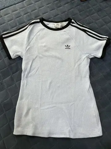 adidas 스트라이프 티셔츠