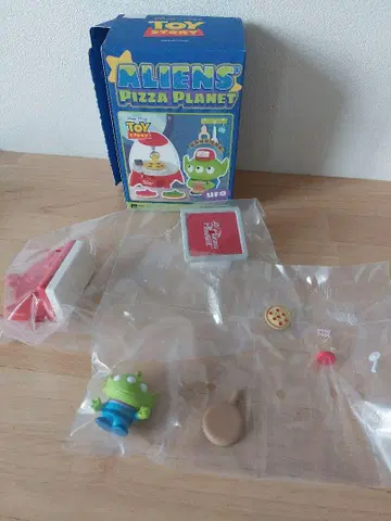 52TOYS 에이리언
