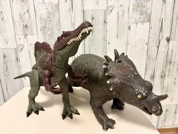 쥬라기 월드 마텔 데미지! 빛나는 스피노사우루스 트리케라톱스