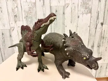 쥬라기 월드 마텔 데미지! 빛나는 스피노사우루스 트리케라톱스