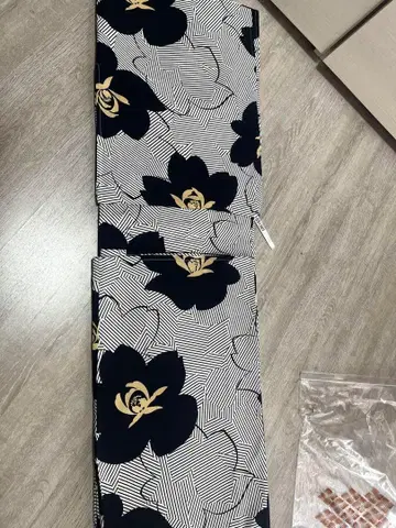 모던한 블랙 화이트 골드 유카타 한 번만 사용 클리닝 완료