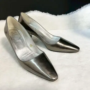 로제 비비에 Roger Vivier 실버 펌프스