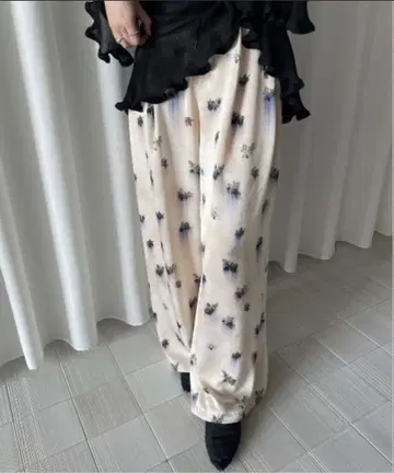 Amerivintage CLARA SATIN TUCK PANTS S