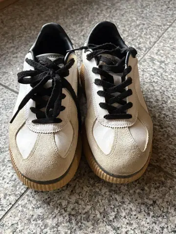 오니츠카타이거 데티 24.5cm