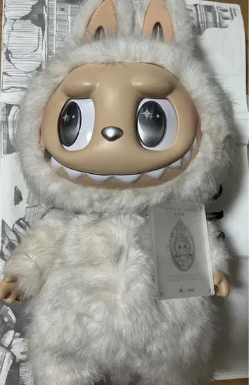 THE MONSTERS ANGEL IN CLOUDS 허벅지