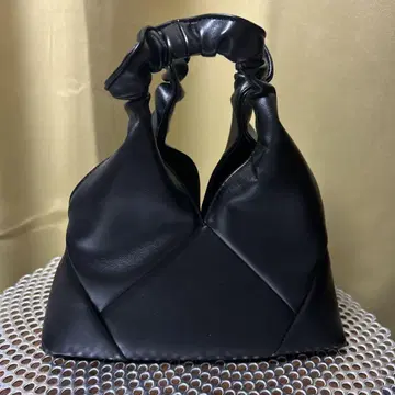 블랙 가죽 핸드백