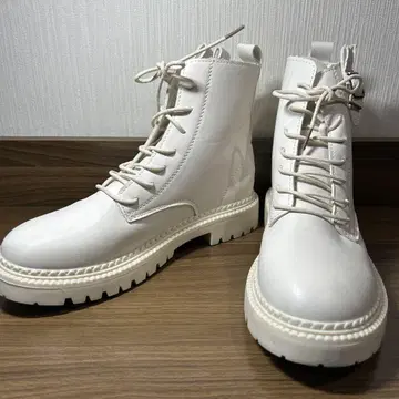 화이트 레이스업 숏부츠 통굽