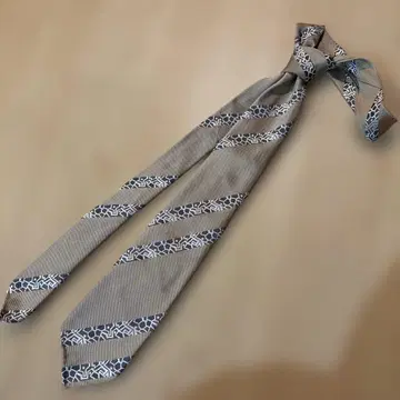 아뜨반누치 세테피에게 실크 넥타이