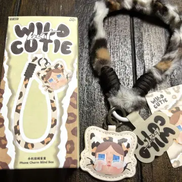CRYBABY Wild but Cutie 폰참 Vintage