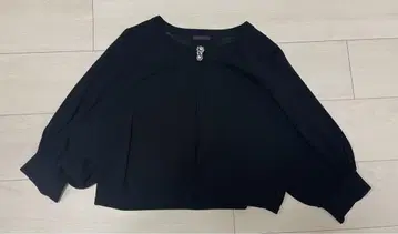 TO BE CHIC 펄 비쥬가 악센트인 블랙 볼레로 44 냉방병 예방에도