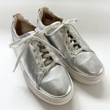 새상품급 Clarks 홀리후크워크 실버 가죽 22.5 스니커즈