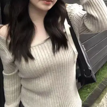 GLOWNY ISA ASYMMETRICAL 니트탑