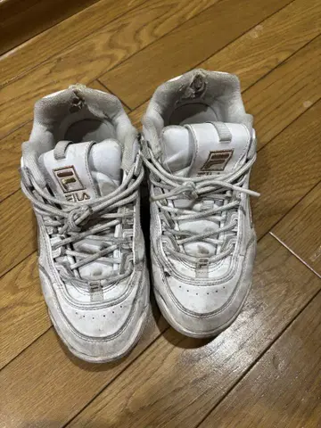 FILA 화이트 하이컷 스니커즈