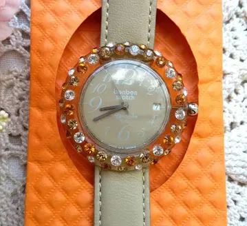 새상품급 모자 꽁지 워치 베이지 여성용 손목시계