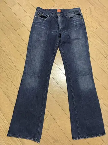 HUGO BOSS 스트레이트 부츠컷 데님