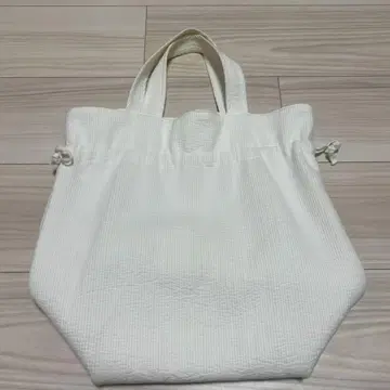 비오는날 썸씽 화이트
