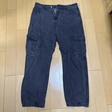 다크 그레이 카고 팬츠 플랩 포켓