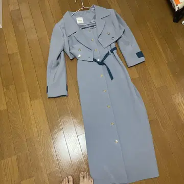 라이트 블루 트렌치코트 벨트 포함 레이디 아젤