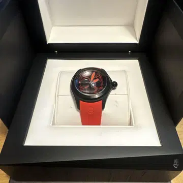 CORUM 손목시계
