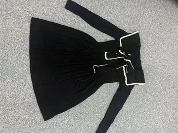 세일러 카라 리본 포함 블랙 원피스