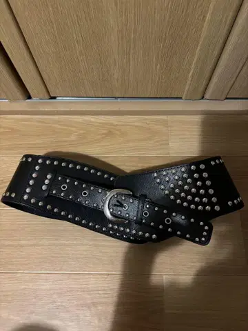 스터드 벨트