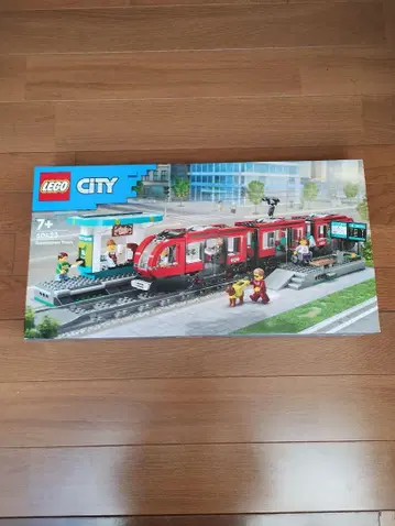 LEGO City Train 60423 Downtown Tram