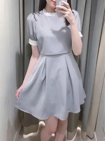 숄더 레이스업 플레어 원피스 그레이 반팔 플레어 원피스
