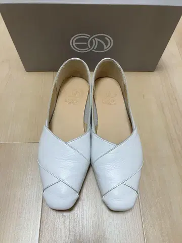 EN 키다리 아저씨 23.0cm 화이트 플랫슈즈