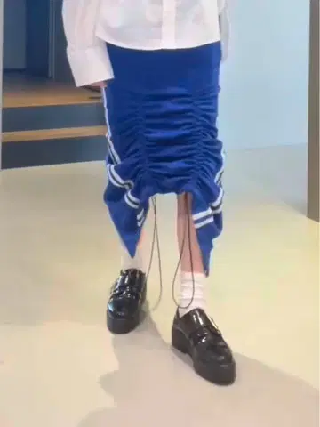 파랑 개더 타이틀 스커트