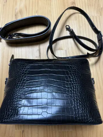 새상품급 매킨토시 철학 악어 엠보싱 숄더백
