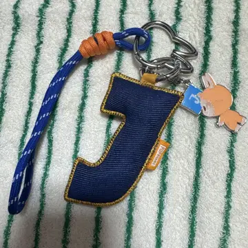 러브브 LABUBU PIN FOR LOVE 알파벳 펜던트 J