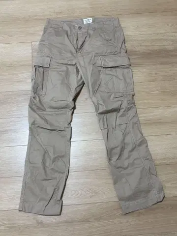 베이지 카고 팬츠 멀티 포켓