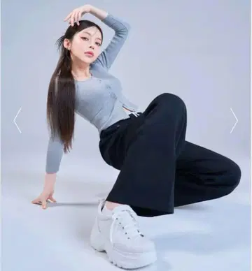 스즈키 아미 통굽 화이트 스니커즈 M 사이즈
