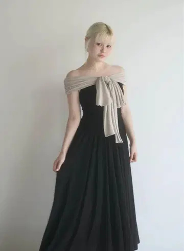 Andmary Orga offshoulder dress black